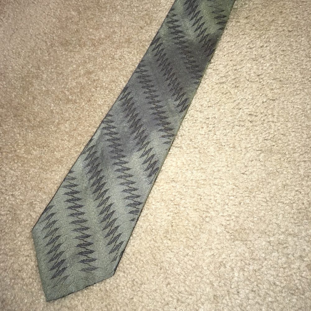 Green silk pattern neck tie